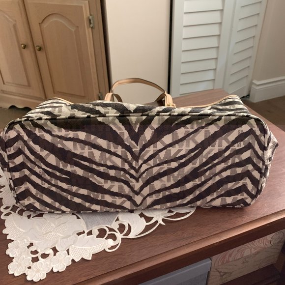 Michael Kors Tote Bag - Picture 6 of 6